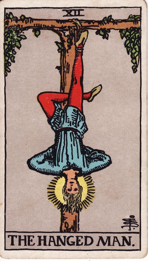 吊るされた男（The Hanged Man）のカード画像。ライダー版タロット