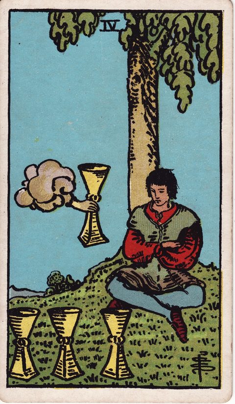 カップの4(Four of Cups)のカード画像。ライダー版タロット