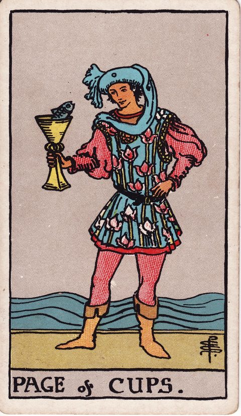 カップのペイジ(Page of Cups)のカード画像。ライダー版タロット