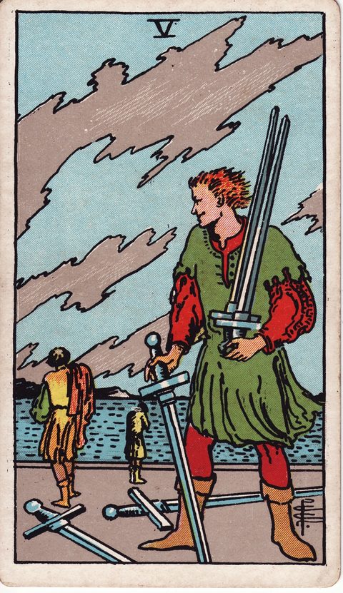 ソードの5(Five of Swords)のカード画像。ライダー版タロット