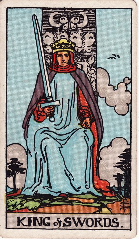 ソードのキング(King of Swords)のカード画像。ライダー版タロット