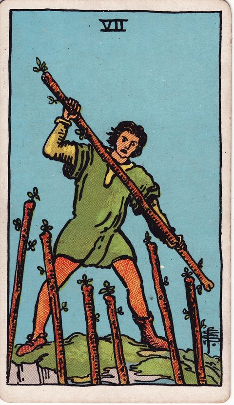 ワンドの7(Seven of Wands)のカード画像。ライダー版タロット